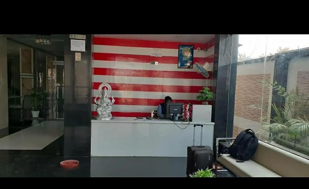 Hotel Royal Country Club Varanasi 3*,