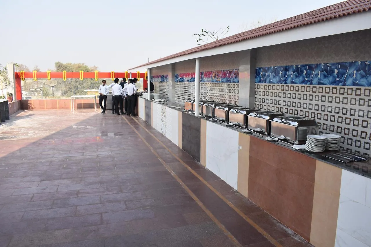 Hotel Royal Country Club Varanasi 3*,
